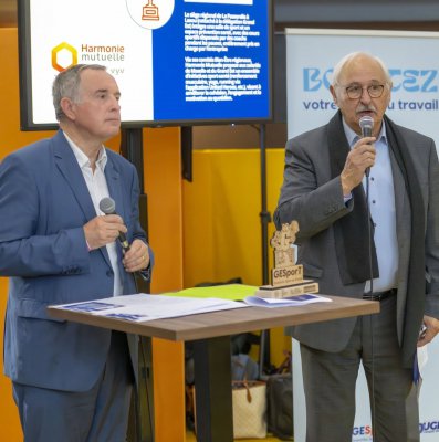 🏆 Fiers de soutenir le sport en entreprise dans le Grand Est !
Lors du @moselleopen , nous avons participé à la remise des Trophées #GESporT qui récompensent les entreprises engagées pour le bien-être de leurs équipes. 👏
Pourquoi le sport au travail est essentiel ?
✨ Améliore la qualité de vie au travail
💪 Prévient les troubles musculosquelettiques
🤝 Renforce la cohésion d'équipe
🎯 Attire les talents
WORK&MOVE® Grand Est : notre dispositif accompagne GRATUITEMENT les employeurs de Moselle et d'Alsace grâce au soutien du Régime Local d'assurance maladie.
➡️ Découvrez notre accompagnement personnalisé : https://workandmove-grandest.fr/
Bravo à tous les lauréats ! 🎉
#SportEnEntreprise #GrandEst #QVCT #BienÊtreAuTravail #Moselle #Alsace #CROSGrandEst